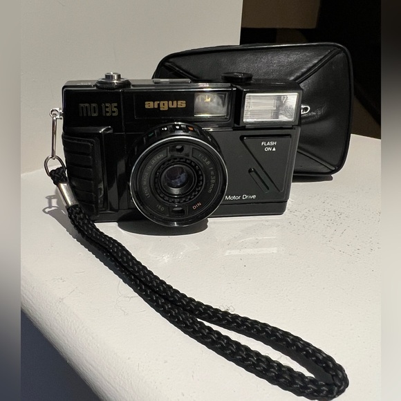 Vintage ARGUS MD135 Film Camera 35mm Motor Drive 1:3.8 f 38mm Black With Case - Picture 1 of 16